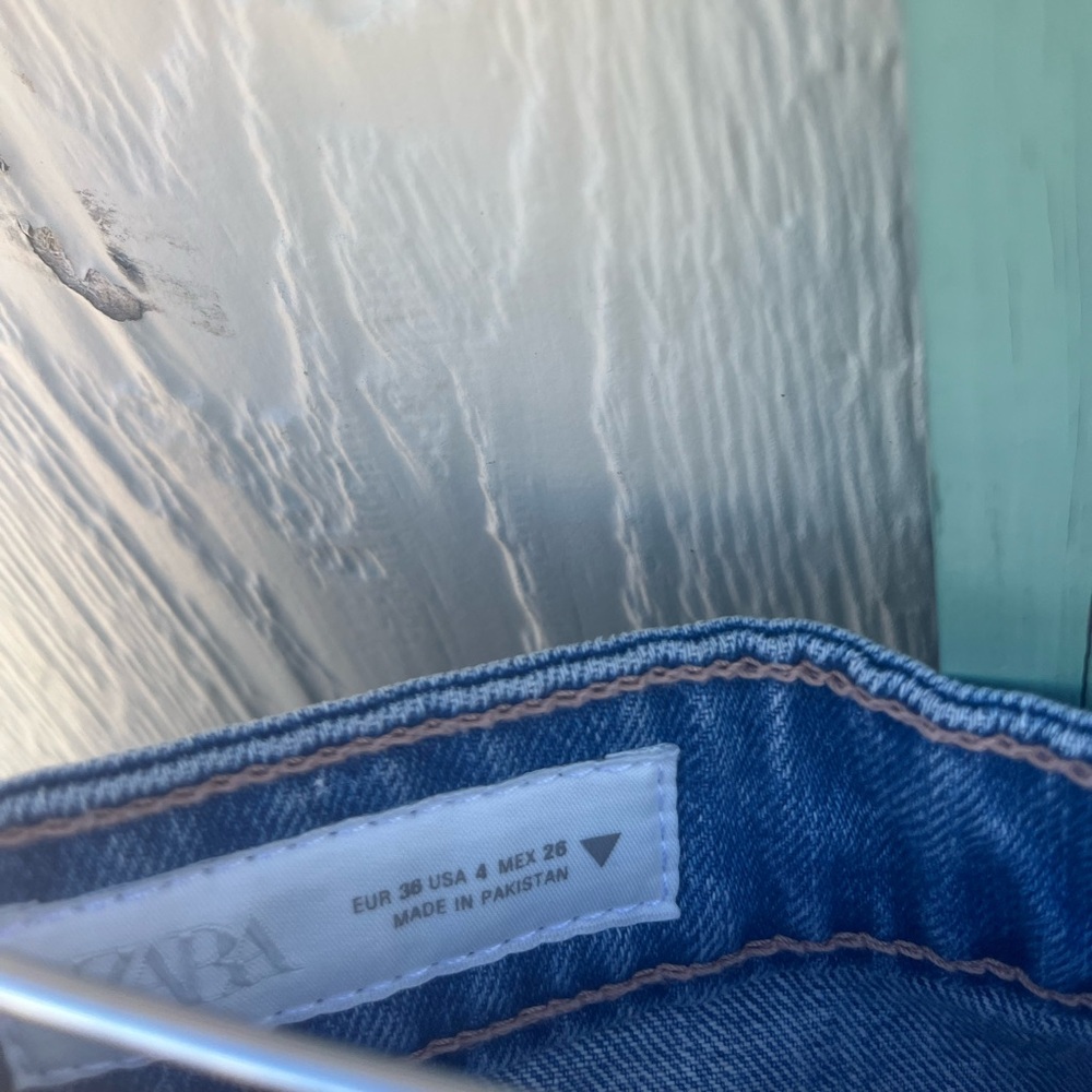 Zara Crossed Waist High Rise Mom Fit BermudaShorts Distressed‎ Size 4 - Picture 2 of 7